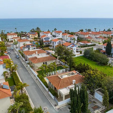 With Private Pool In Pervolia, Larnaca Villa *