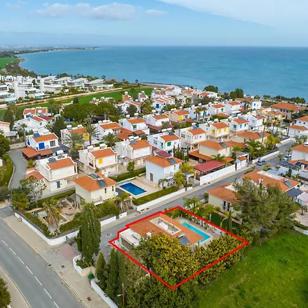 With Private Pool In Pervolia, Larnaca *