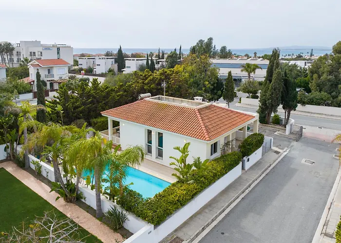 ヴィラ With Private Pool In Pervolia, Larnaca *