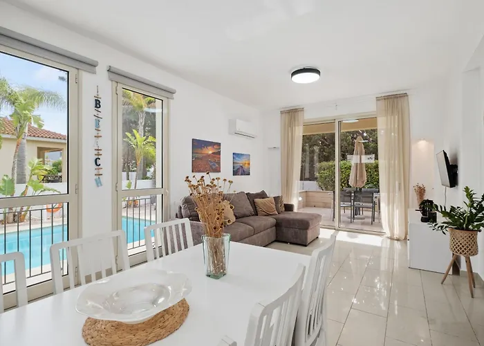 With Private Pool In Pervolia, Larnaca ヴィラ *