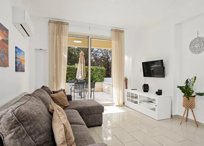 ヴィラ With Private Pool In Pervolia, Larnaca