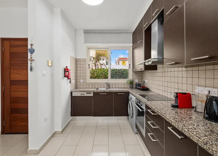 ヴィラ With Private Pool In Pervolia, Larnaca *