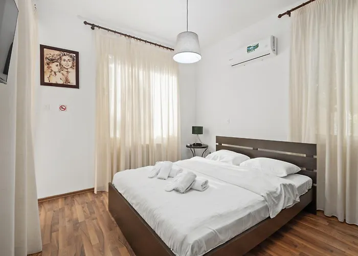 With Private Pool In Pervolia, Larnaca * ペリヴォリア