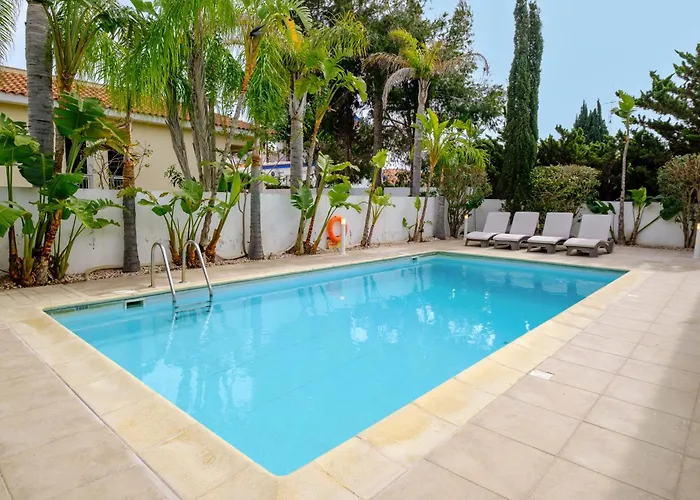 With Private Pool In Pervolia, Larnaca Вилла Перволия